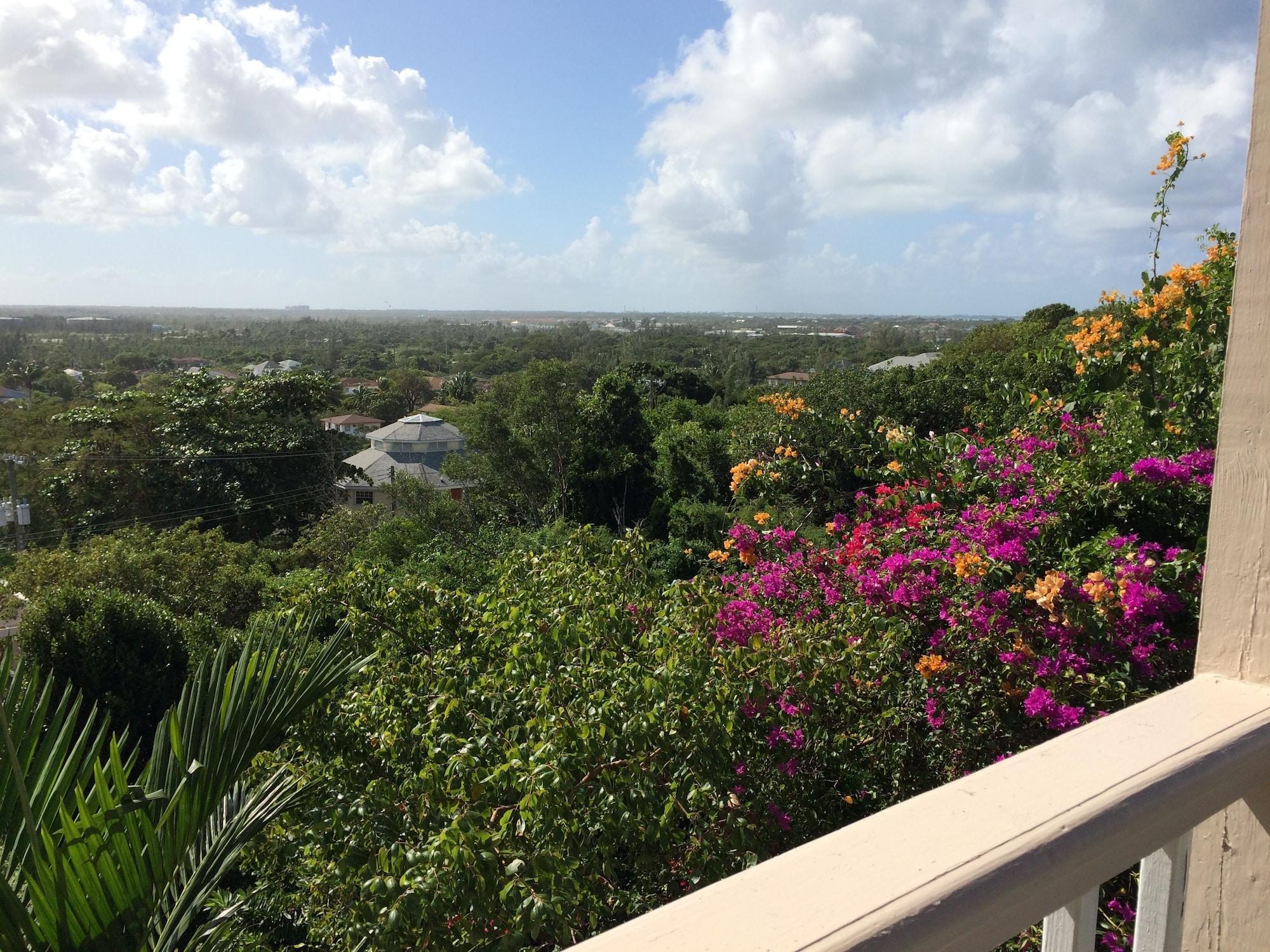 A Stone'S Throw Away Hotel Nassau Exterior photo