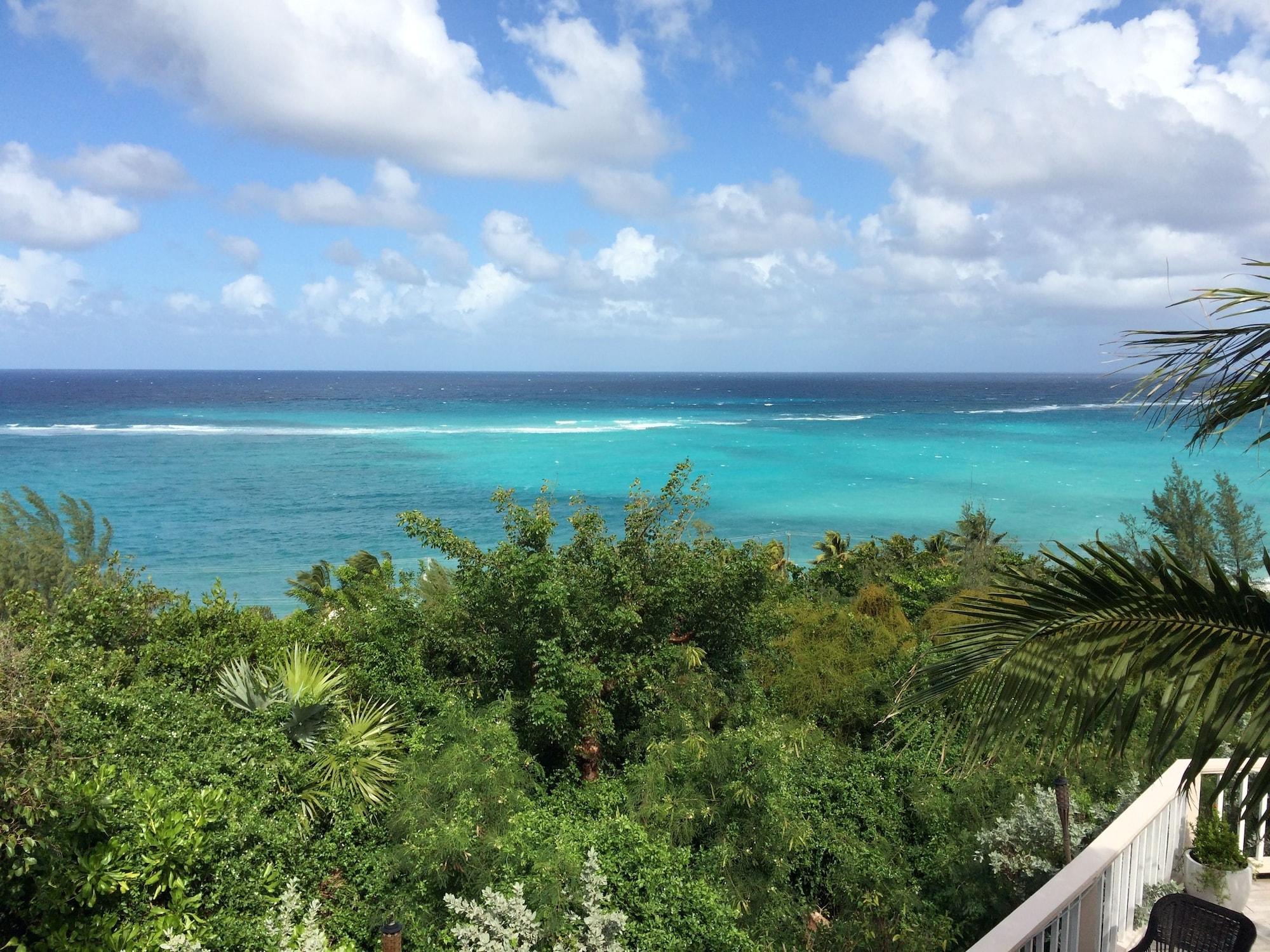 A Stone'S Throw Away Hotel Nassau Exterior photo