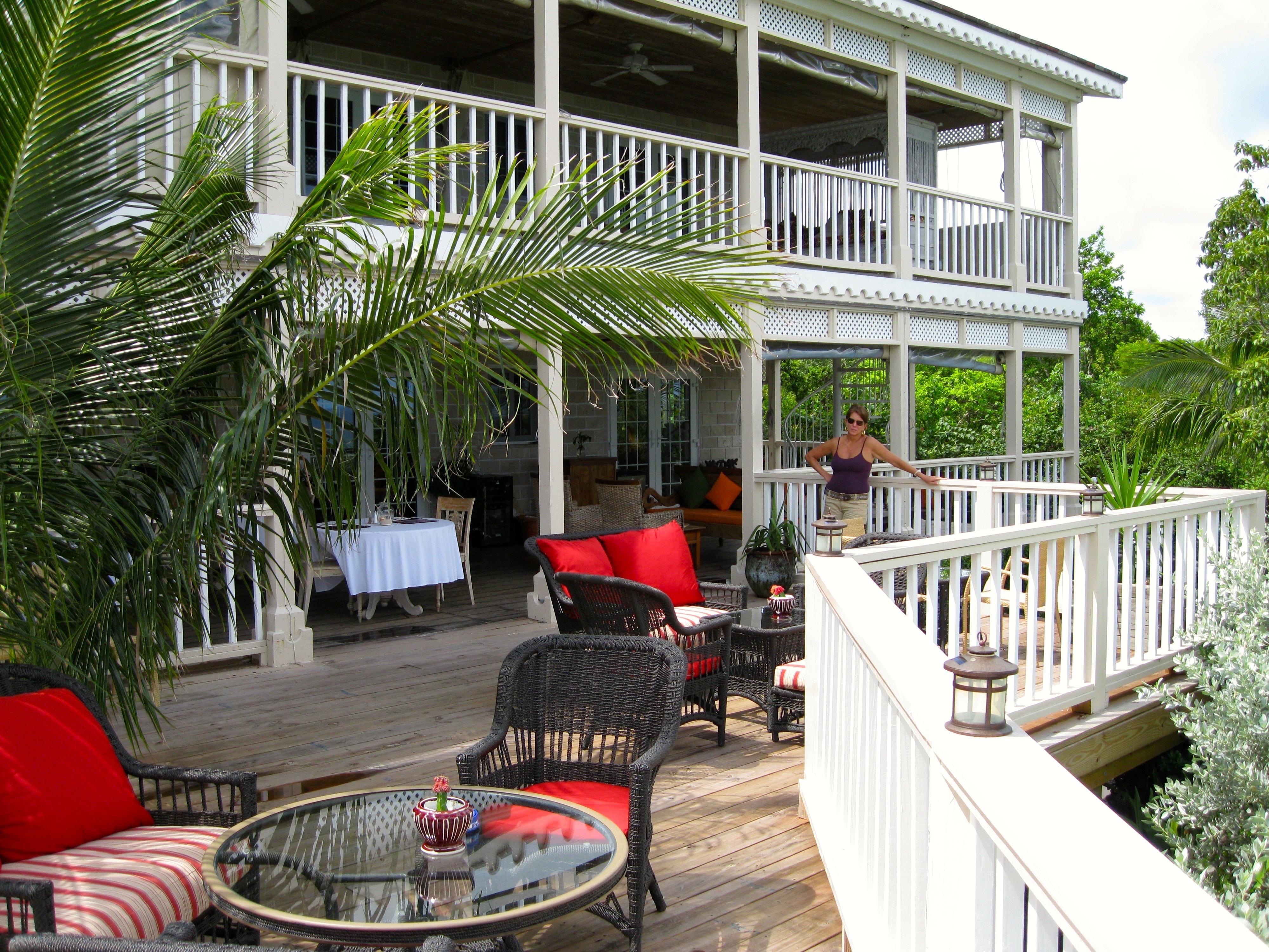 A Stone'S Throw Away Hotel Nassau Exterior photo