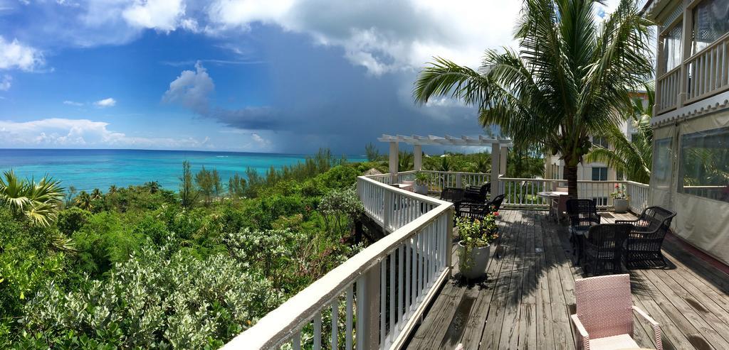 A Stone'S Throw Away Hotel Nassau Exterior photo