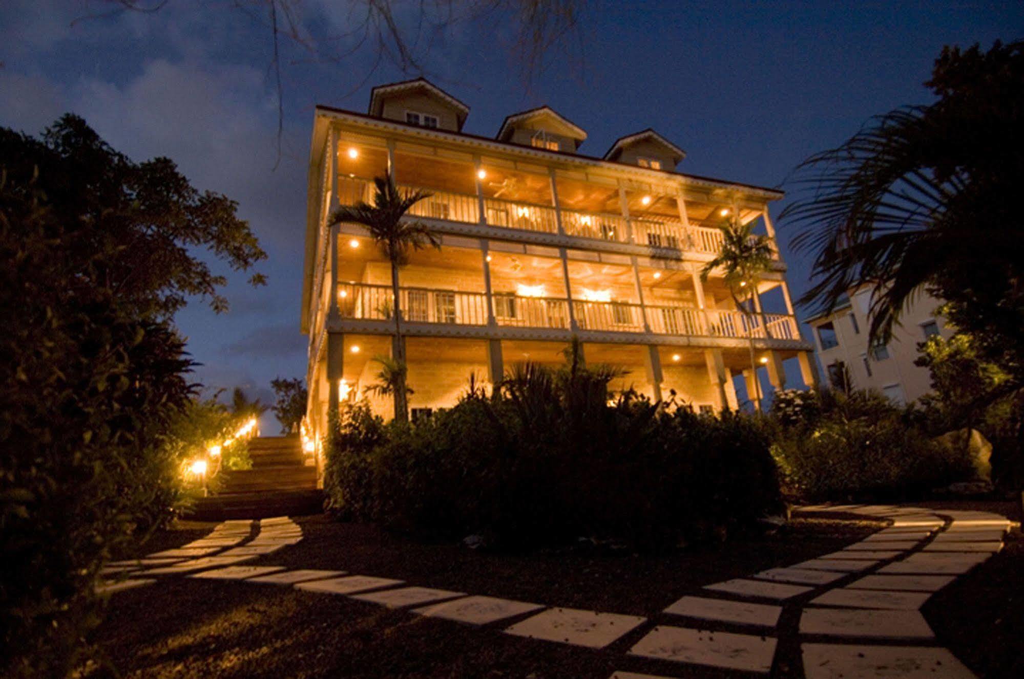 A Stone'S Throw Away Hotel Nassau Exterior photo